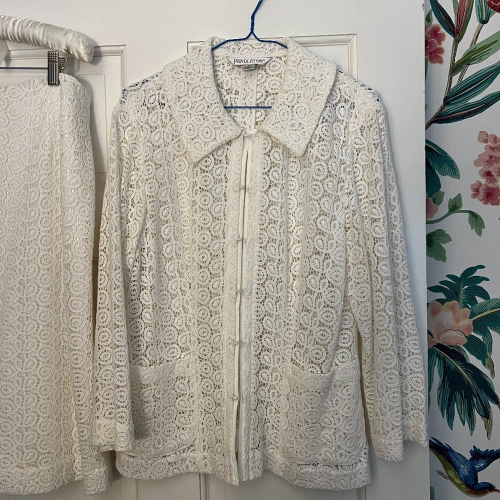 Pendleton soft white lace SUIT in 100% cotton size M/10 like new